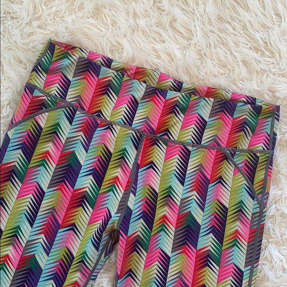 Fabletics colorful geometric print crop leggings L - Picture 3 of 15
